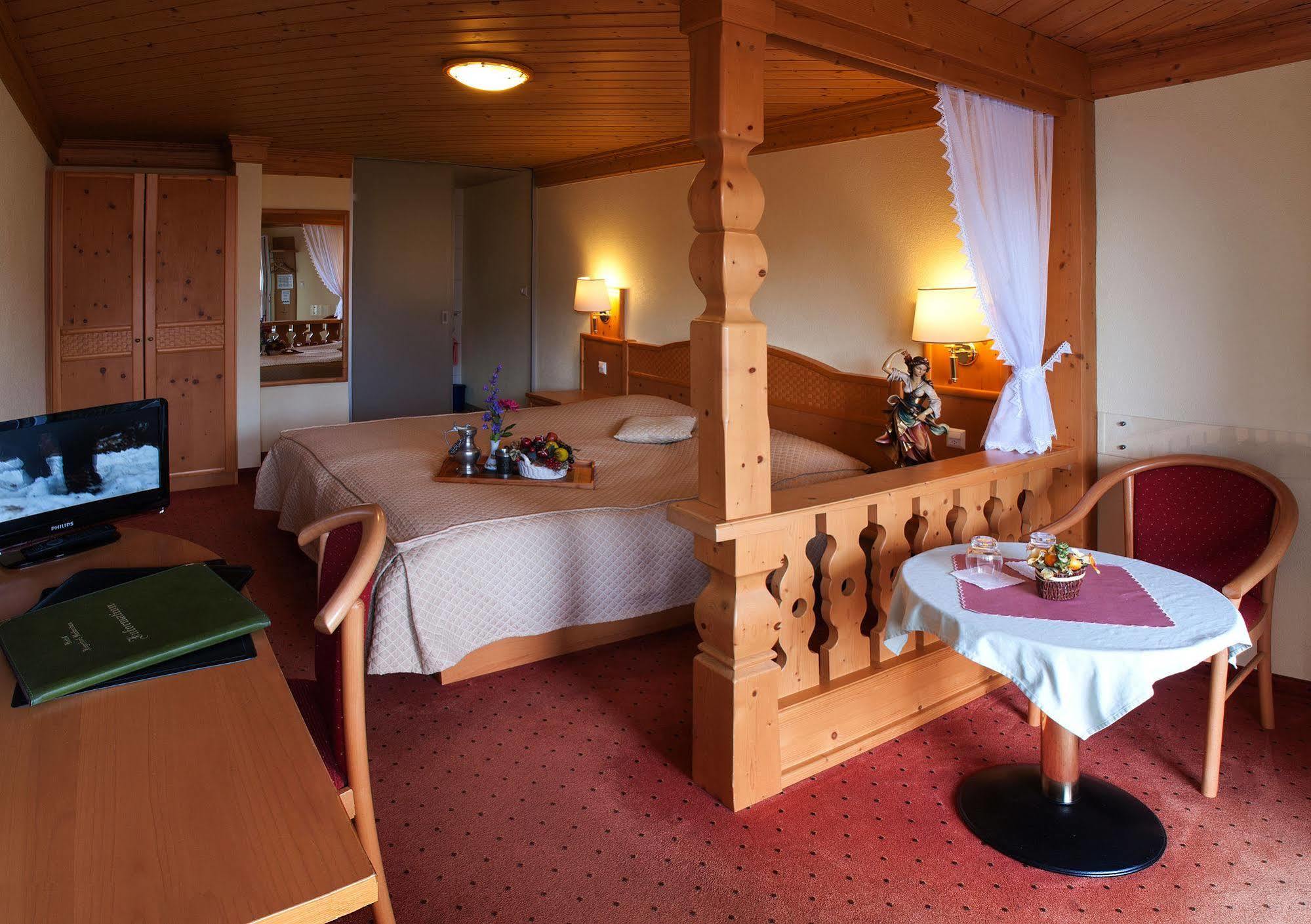 Seehotel Boutique Jaegerhof-Hubertus Faulensee Exterior foto