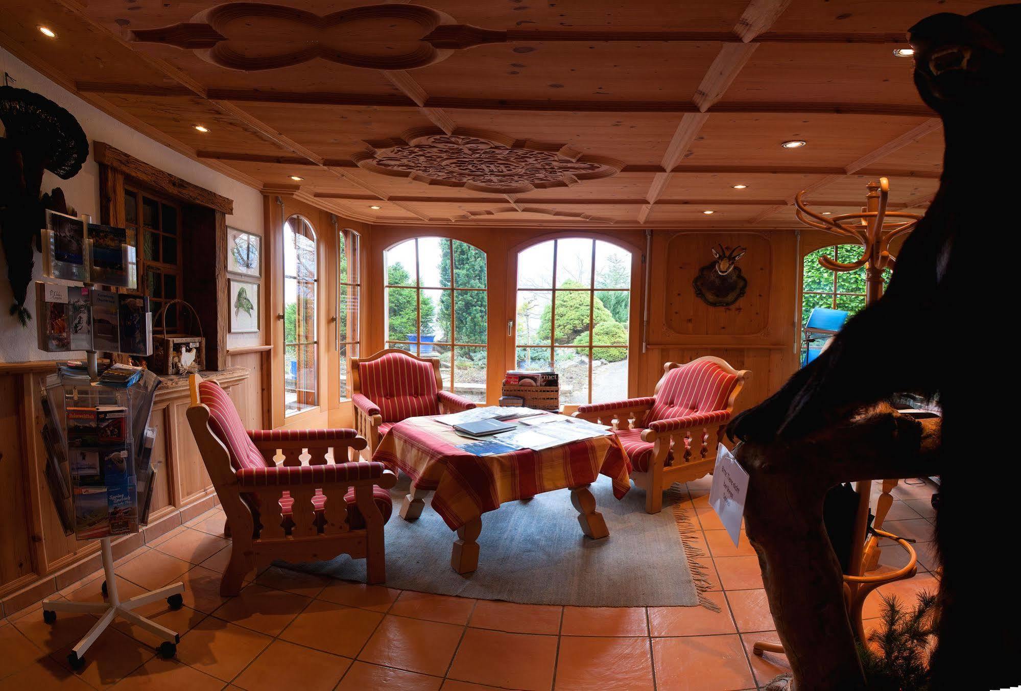 Seehotel Boutique Jaegerhof-Hubertus Faulensee Exterior foto